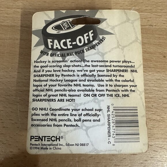 Vintage Pentech Hockey Puck 1.75" Pencil Sharpener NHL 1994 Toronto Maple Leafs - Picture 2 of 2